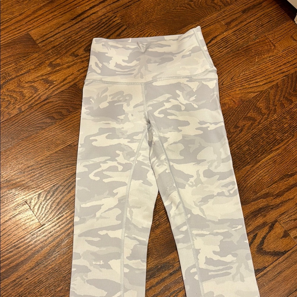 Lululemon Women's Grey and White Camo Leggings